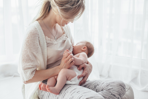   Bebês prematuros e com baixo peso, que não conseguem mamar em suas mães necessitam essencialmente do leite materno para que se recuperem com rapidez